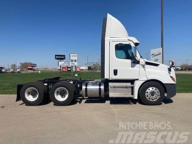 Freightliner CA126DC Chassis Cab trucks