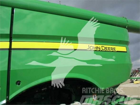 John Deere S680 Combine harvesters