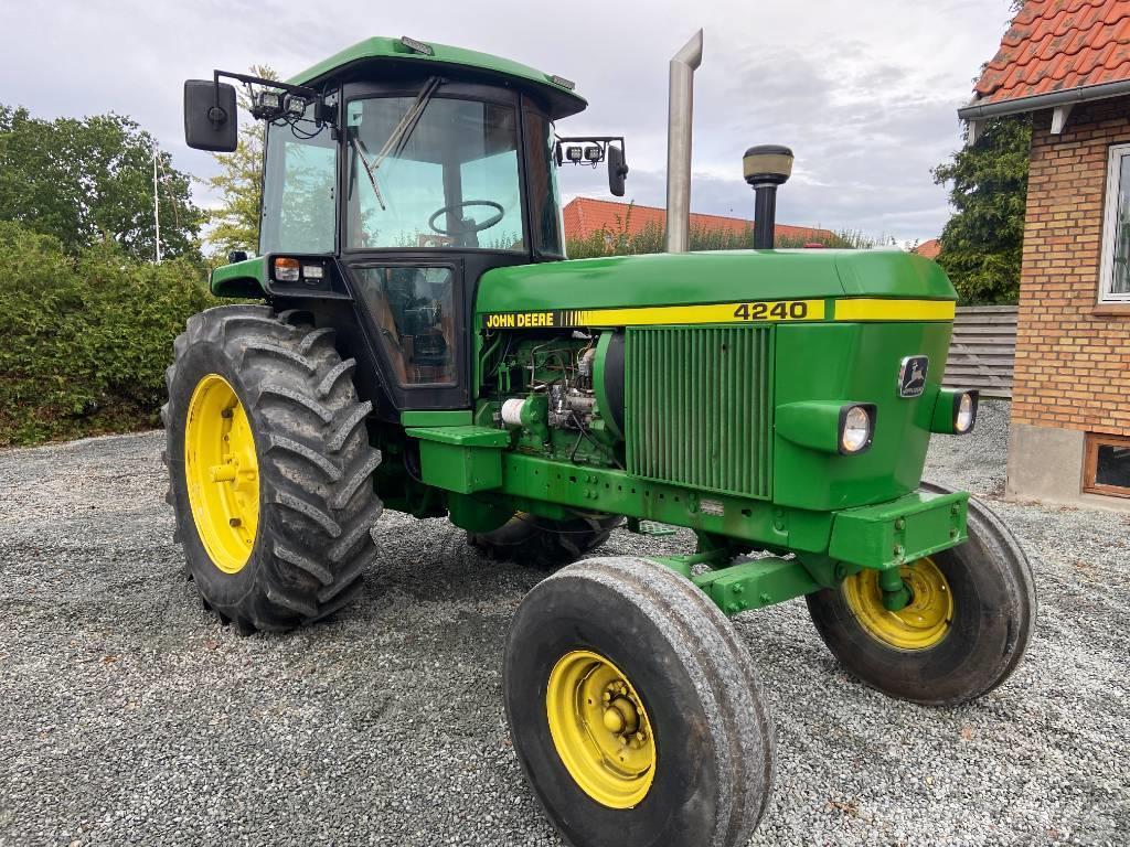 John Deere 4240 Tractors