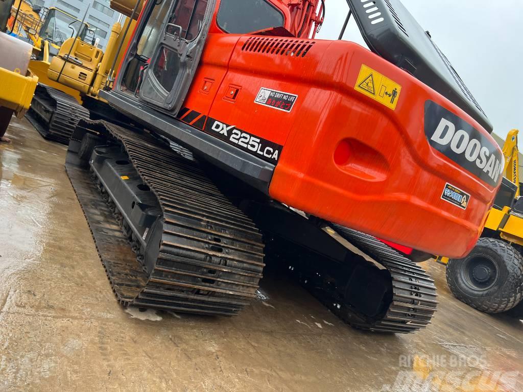 Doosan DX 225 LC Crawler excavators