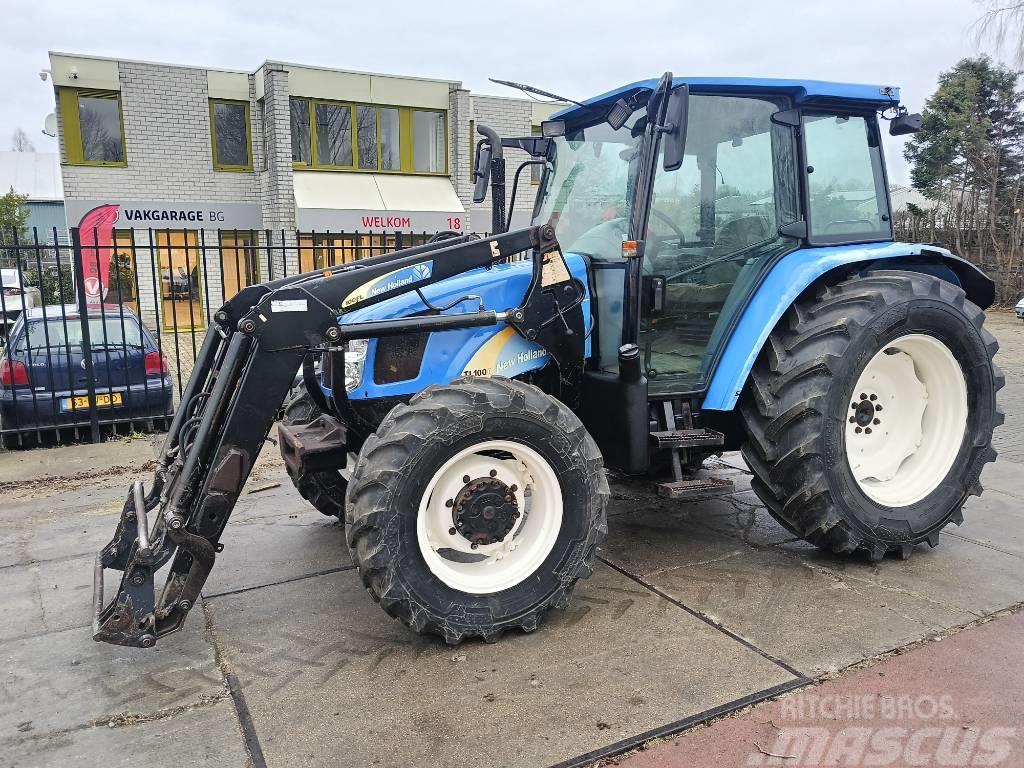 New Holland TL 100 A trekker tractor met front lader boom voor Tractors