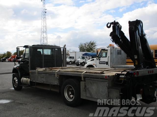 International 4400 4X2 Crane trucks