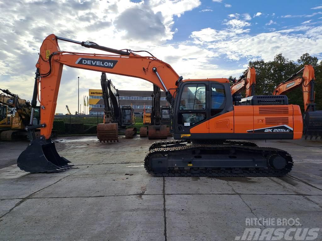 Develon DX225LC-7M (2 pieces available) Crawler excavators