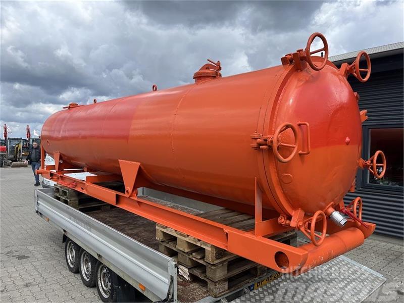  - - -  5-6000 liters container tank. Vandvogn Irrigation systems