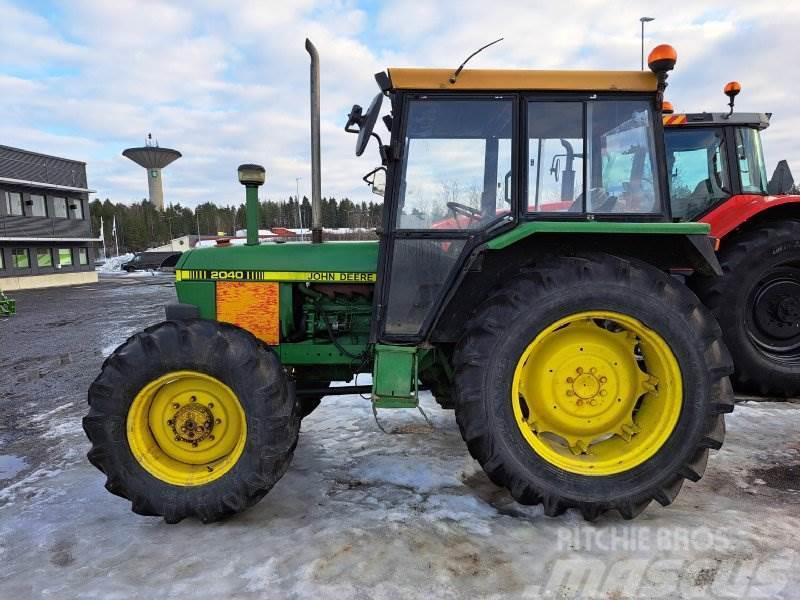 John Deere 2040 4X4 Tractors