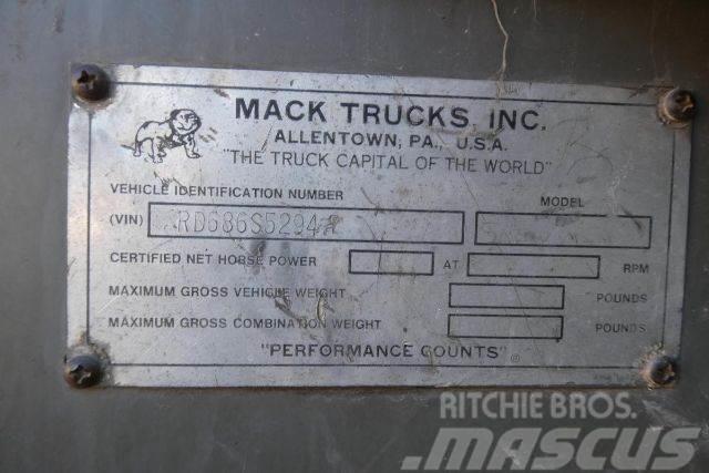 Mack RD686S Water tankers
