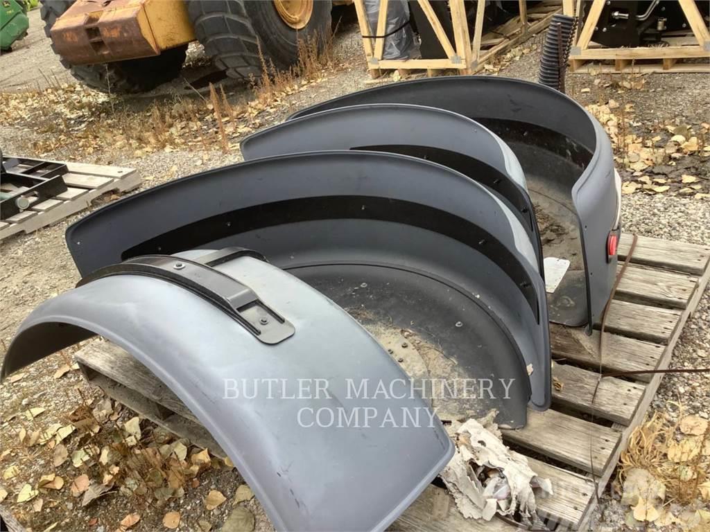 CAT 140M3REARFENDER Other