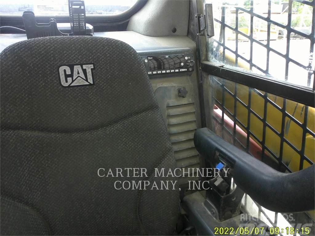 CAT 236D Skid steer loaders