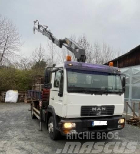 MAN LE 12.220 BL+ HMF 1060 Crane trucks