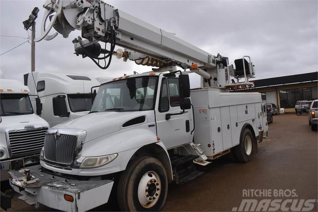 Altec D2045TR Mobile drill rig trucks