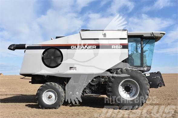 Gleaner R62 Combine harvesters