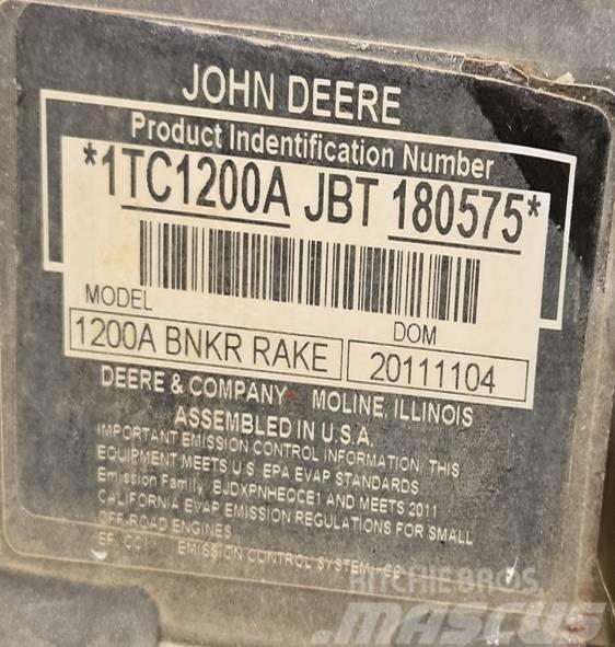 John Deere 1200 A Bunker rakes