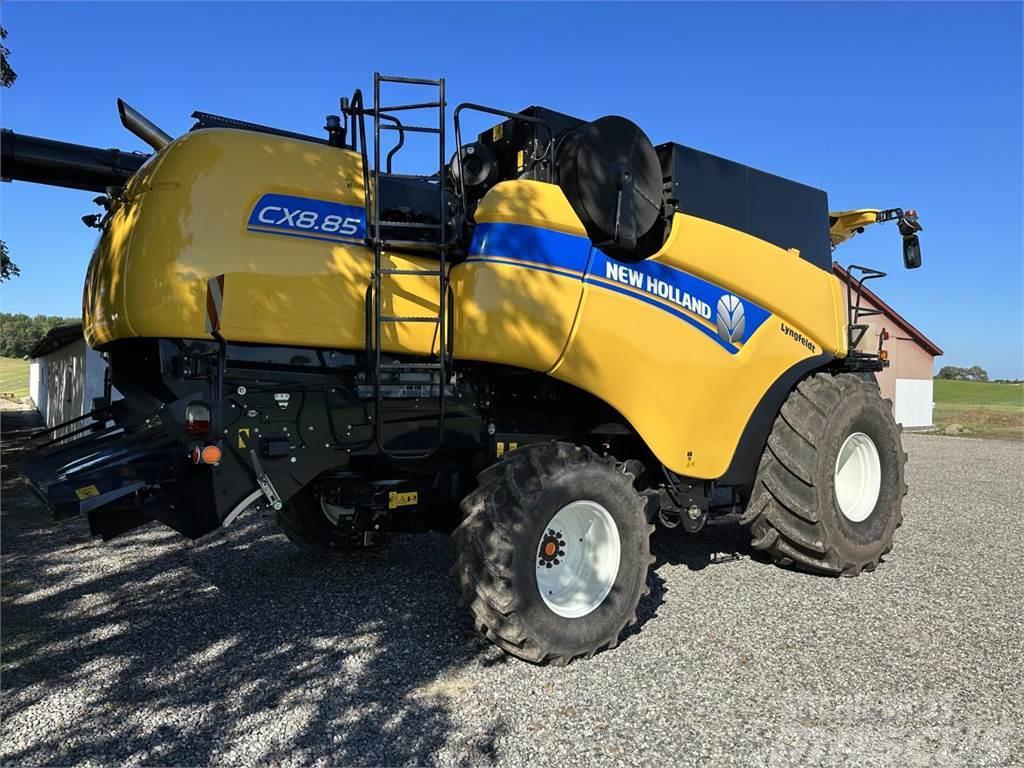 New Holland CX8.85 SLH Combine harvesters