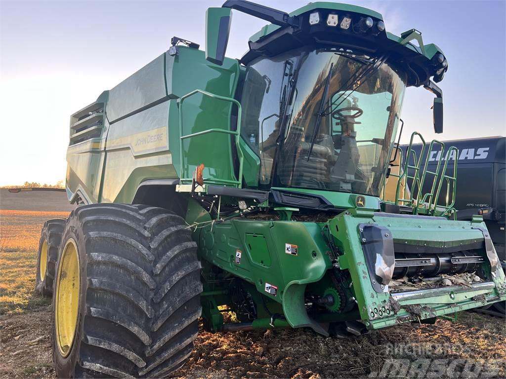 John Deere X9 1000 Combine harvesters