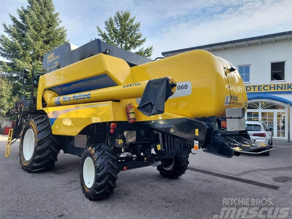 New Holland CSX7060 Laterale Combine harvesters