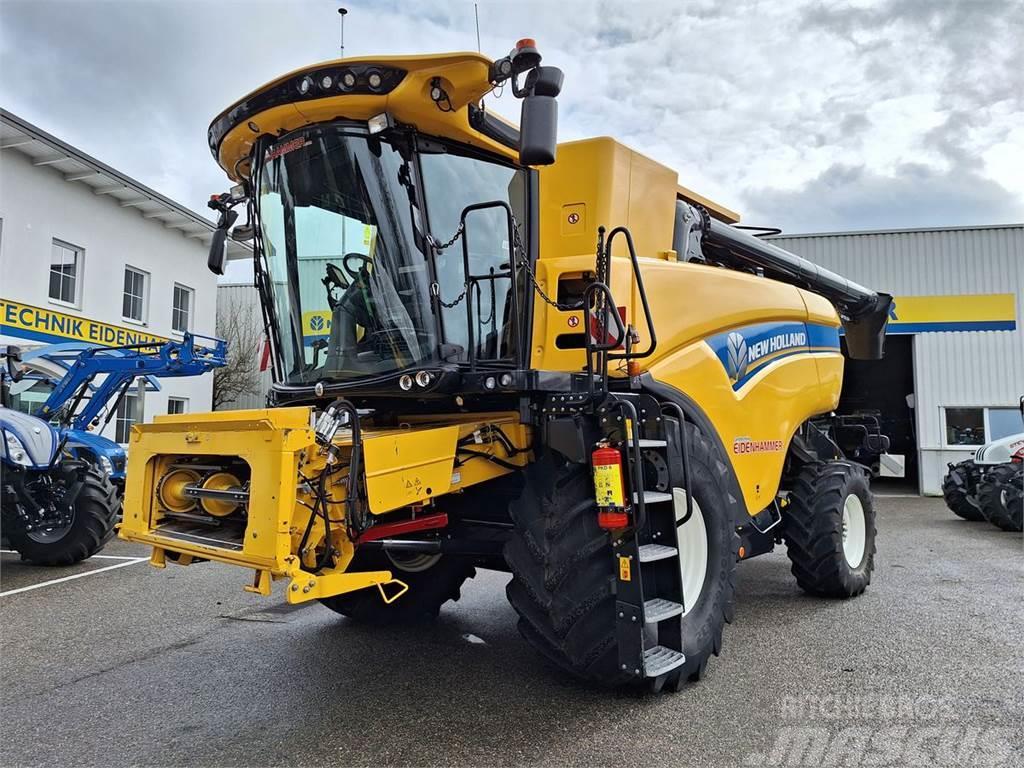 New Holland CX 7.90 Combine harvesters