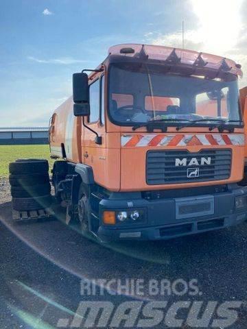 MAN ME 220 B Bucher Optifant 70 Sweeper trucks