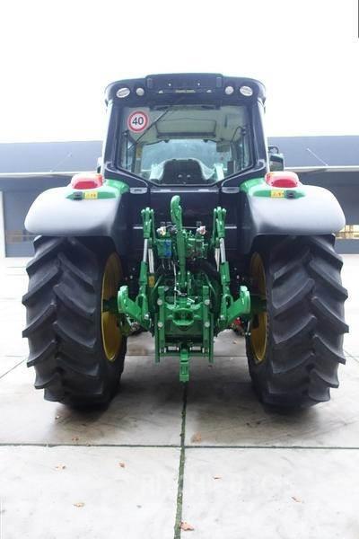 John Deere 6090 M + chargeur JD 603 Tractors