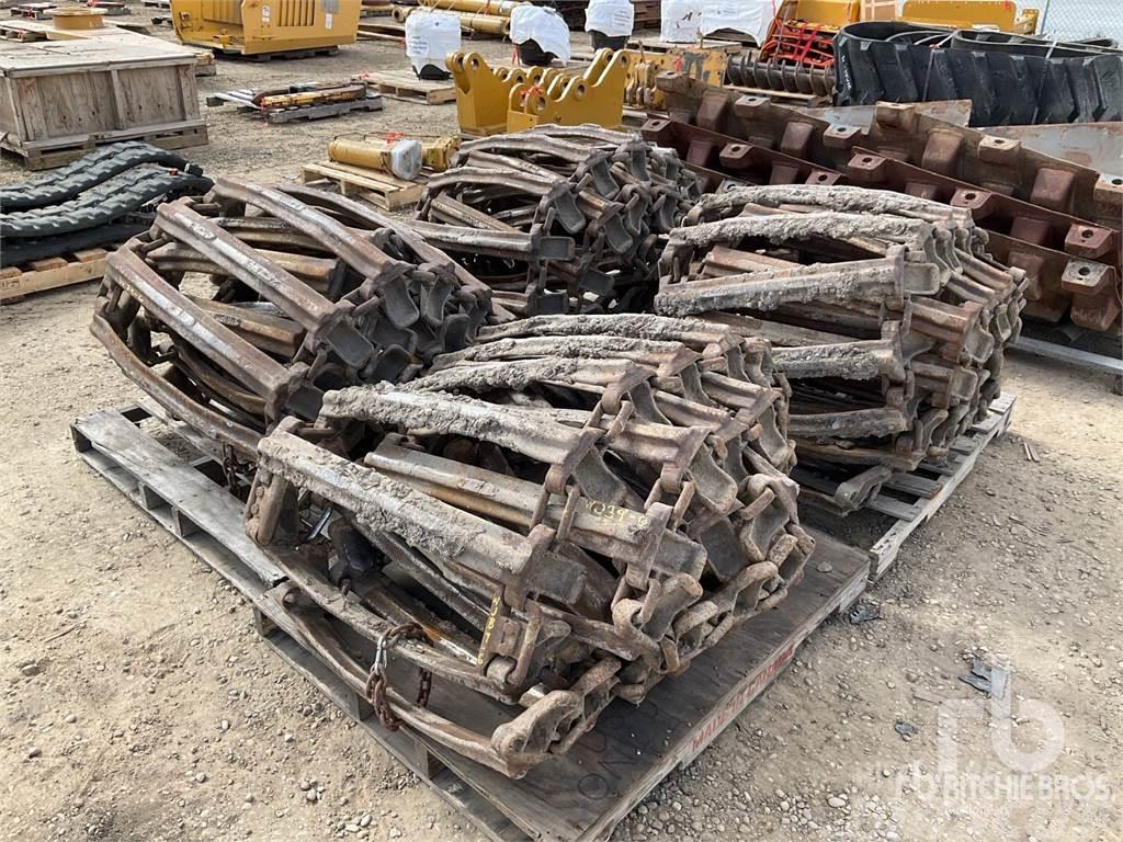 Quantity of (4) Chains - Fits L ... Tracks, chains and undercarriage