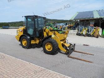 CAT 906M