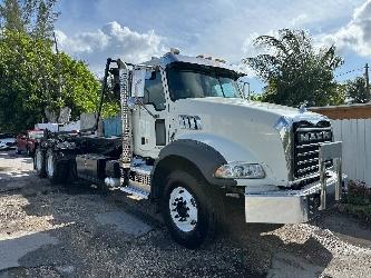 Mack GU813