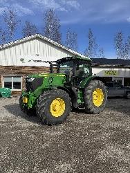 John Deere 6215R