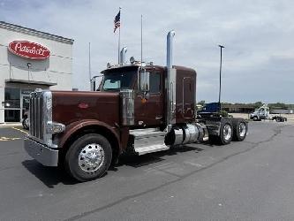 Peterbilt 589