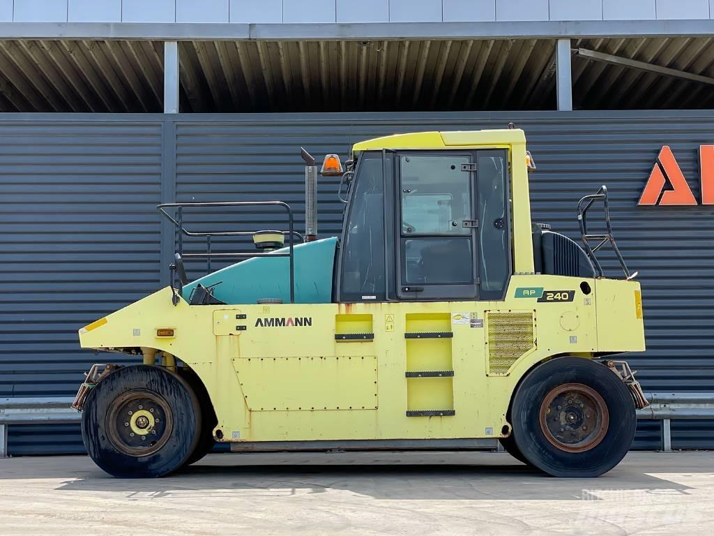 Ammann AP 240 Rodillos sobre neumáticos