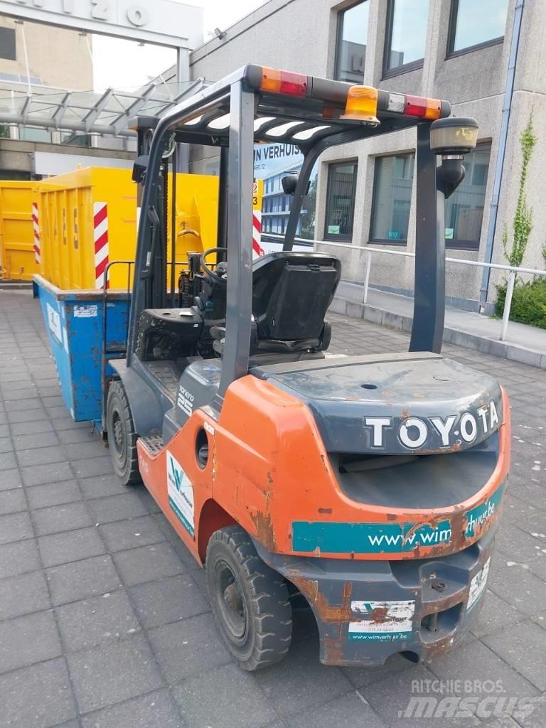 Toyota 8 FDF 25 Carretillas diesel