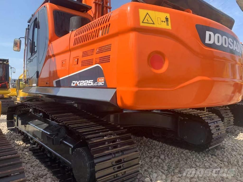 Doosan DX 225 Excavadoras de cadenas