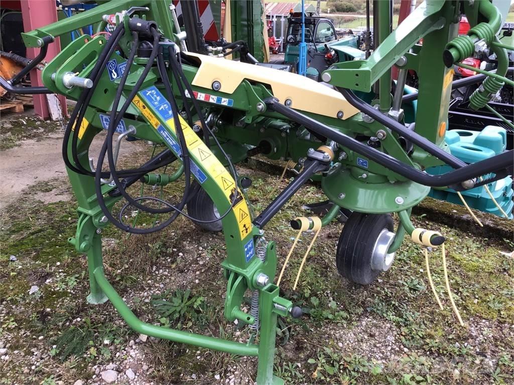 Krone Vendro 820 Rastrillos y henificadores