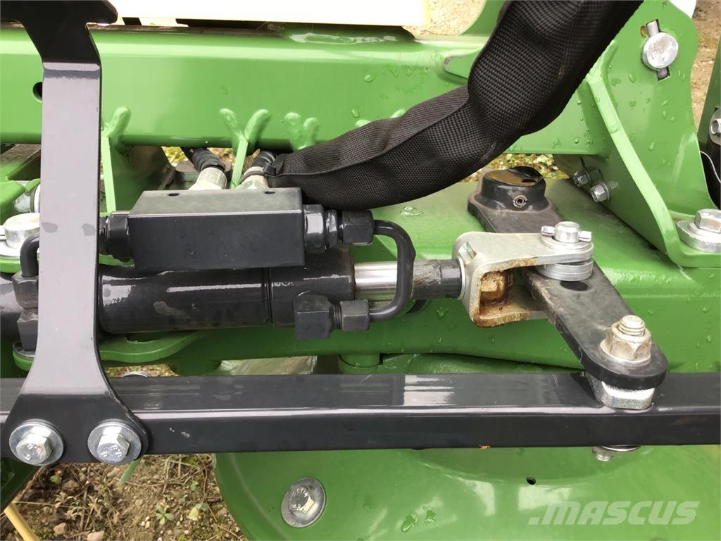 Krone Vendro 820 Rastrillos y henificadores