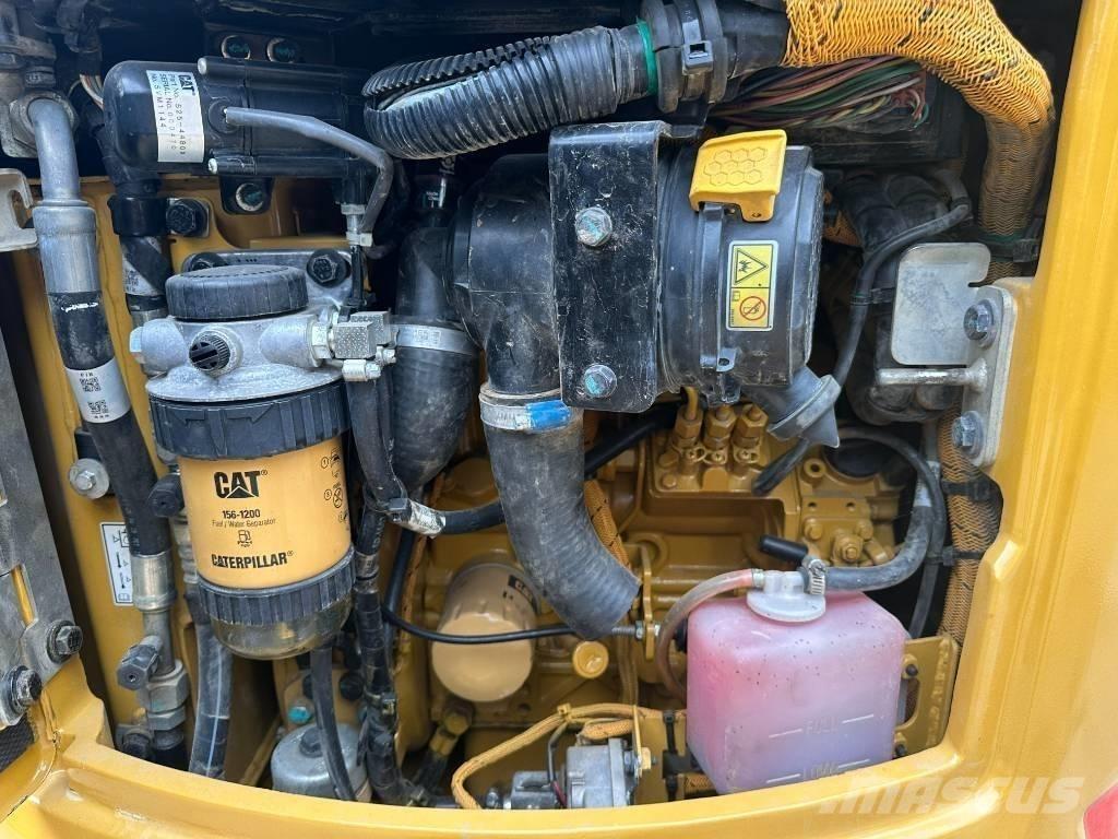 CAT 302 Mini excavadoras < 7t