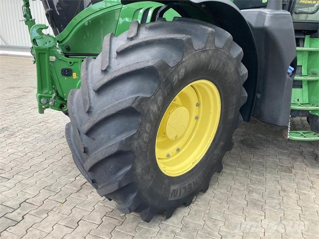 John Deere 6215R Tractores