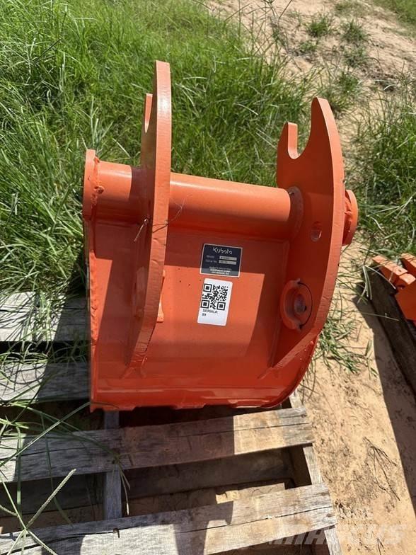 Kubota BT4584 Cucharones