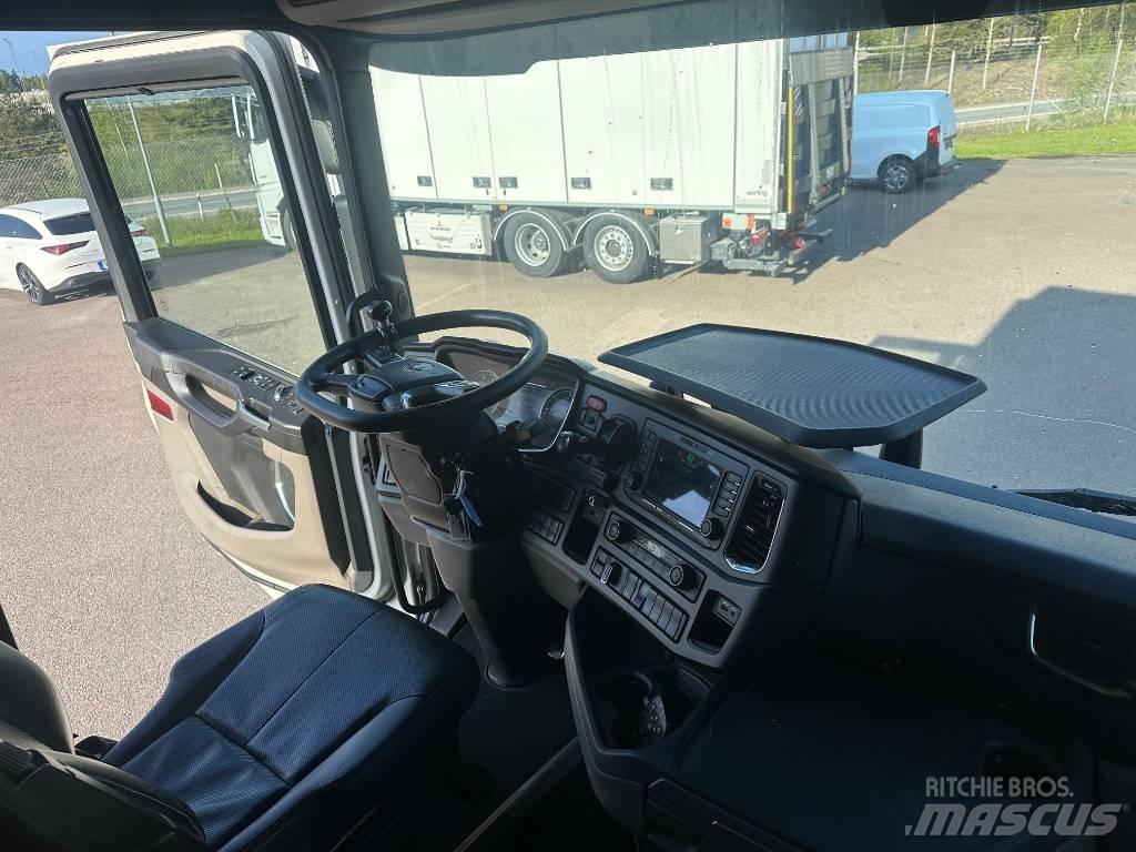 Scania R520B6X2NB Camiones caja cerrada