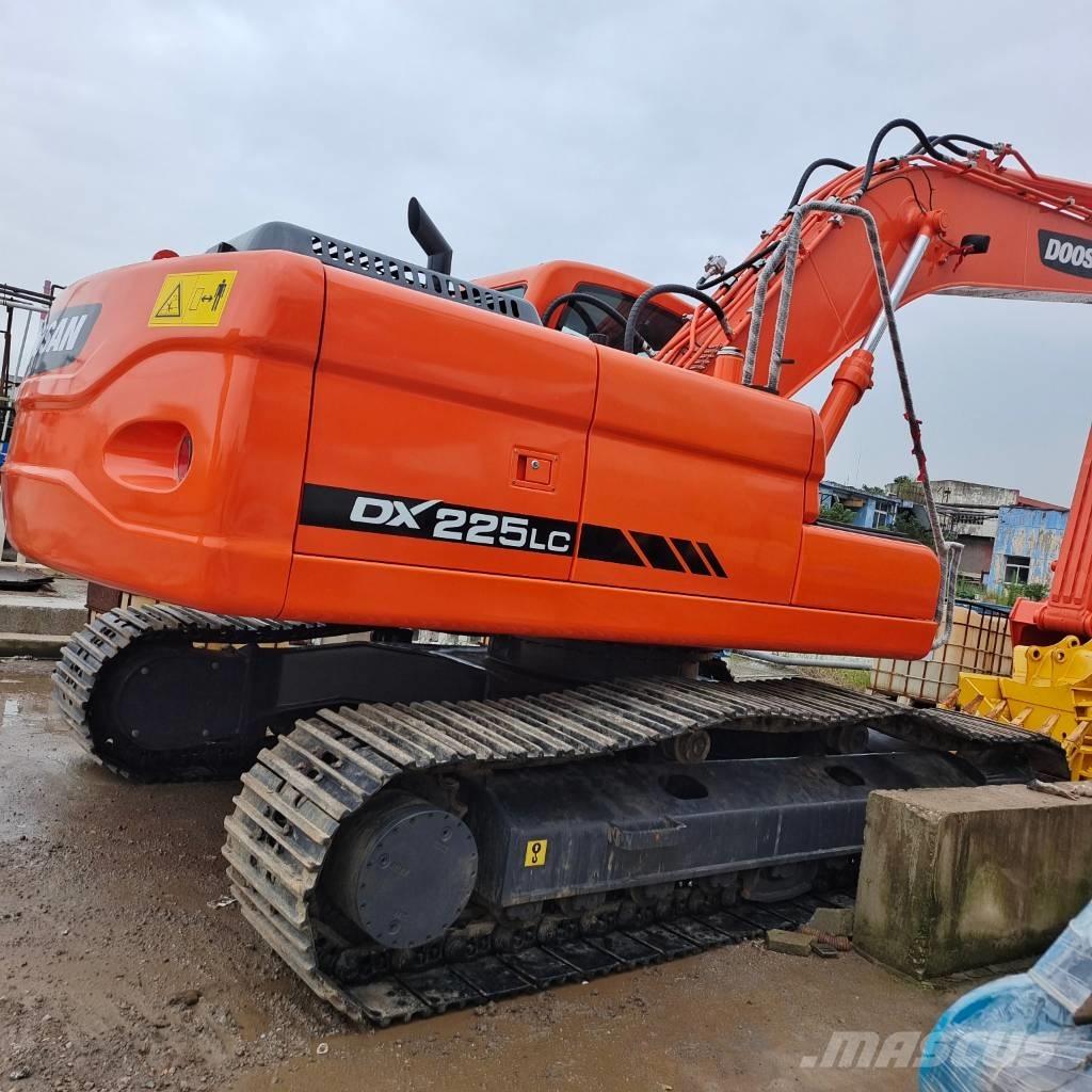Doosan DX 225 Excavadoras de cadenas