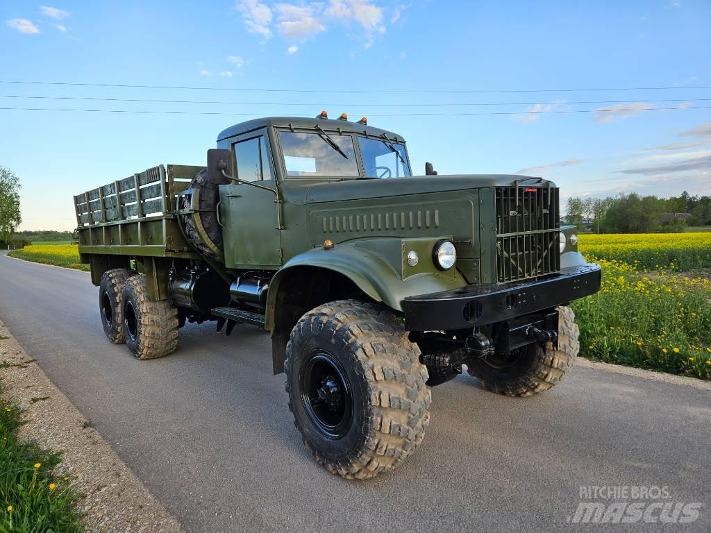 Kraz 255 B Camiones portamaquinaria