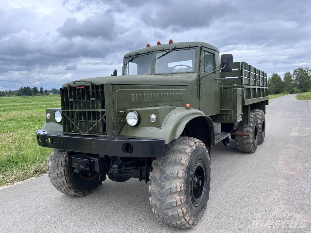 Kraz 255 B Camiones portamaquinaria