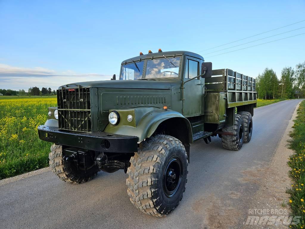 Kraz 255 B Camiones portamaquinaria