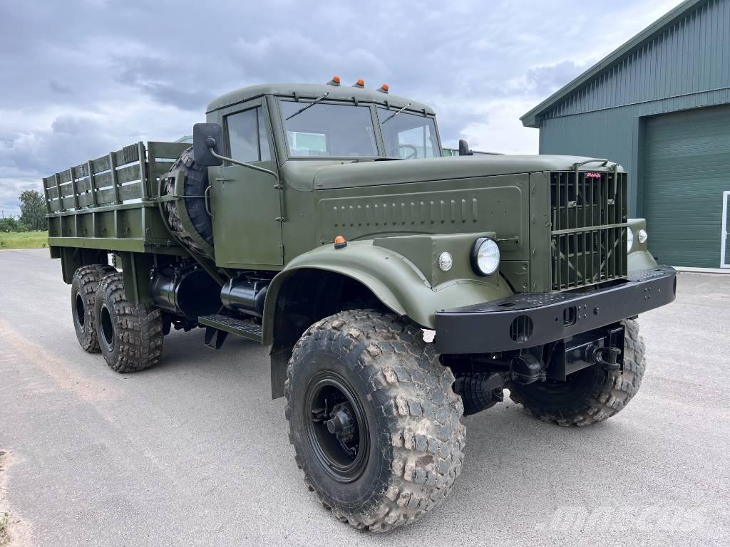 Kraz 255 B Camiones portamaquinaria
