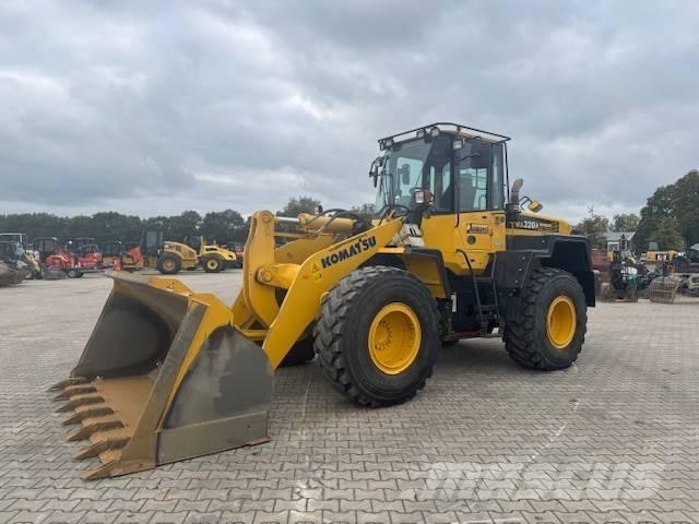 Komatsu WA 320 Cargadoras sobre ruedas