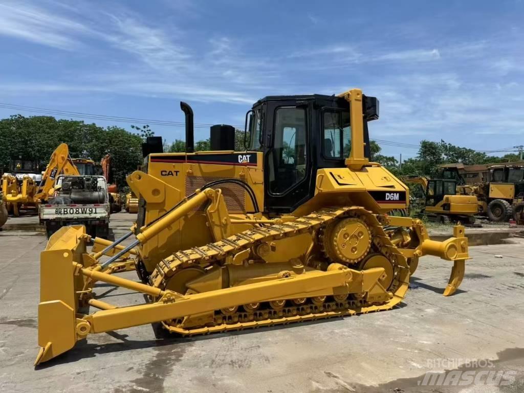 CAT D 6 M Buldozer sobre oruga