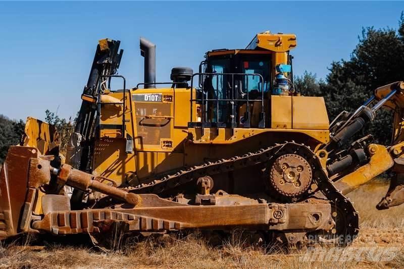 CAT D10T Buldozer sobre oruga