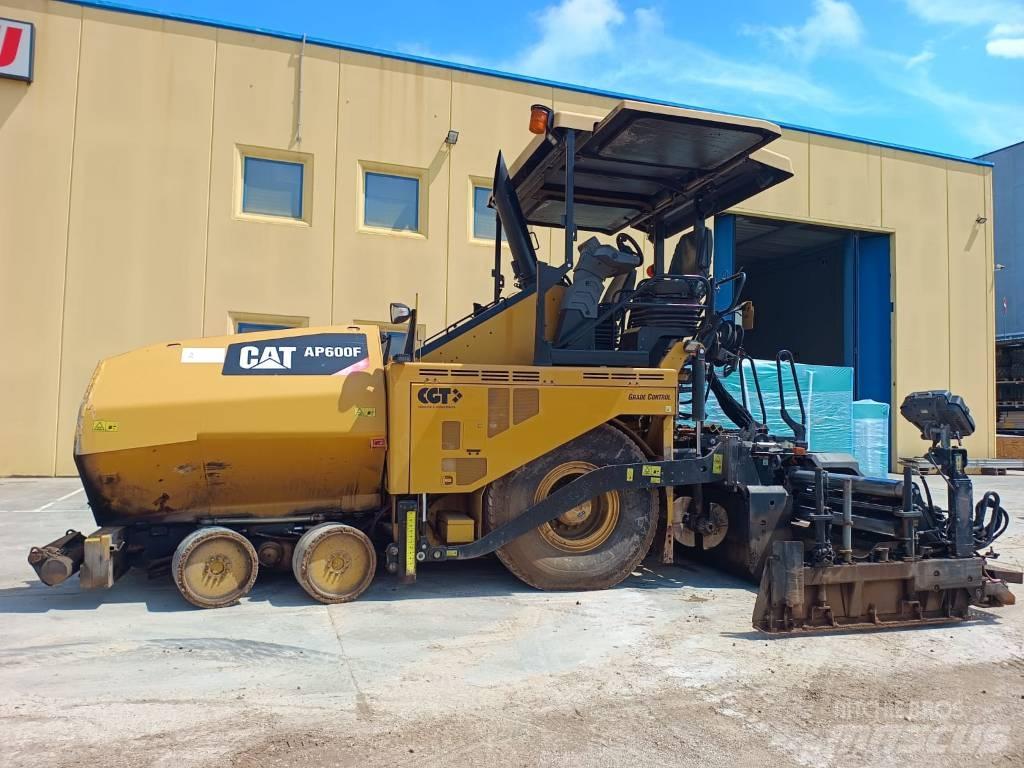 CAT AP 600F Asfaltadoras