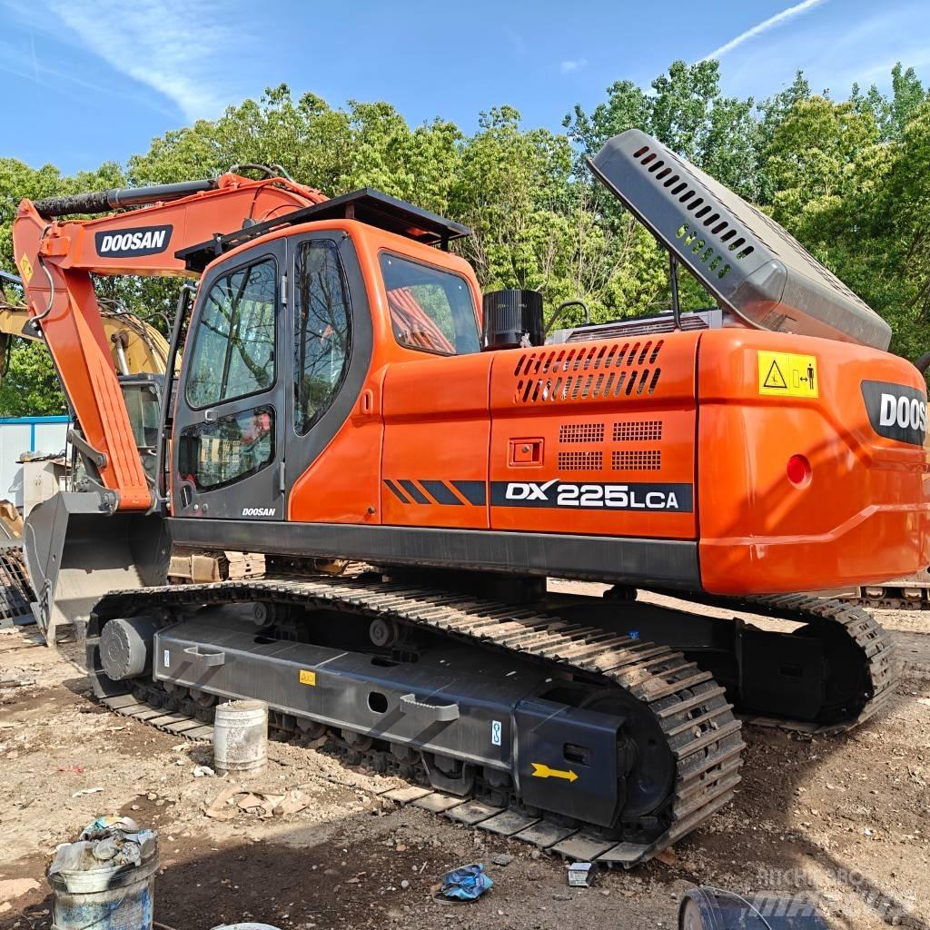 Doosan DX 225 LCA Excavadoras de cadenas
