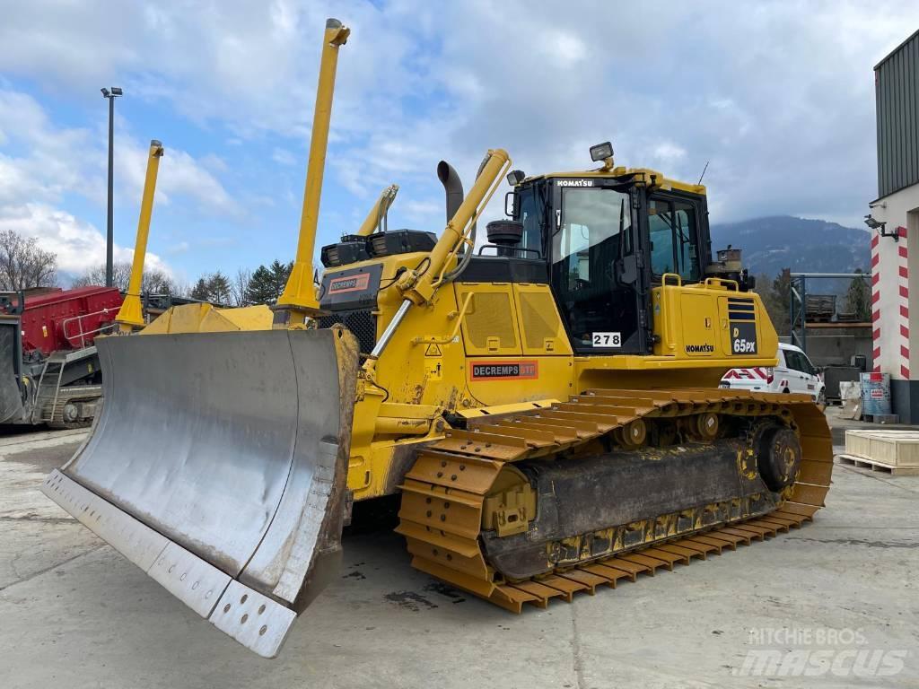 Komatsu D65PX-18 Buldozer sobre oruga