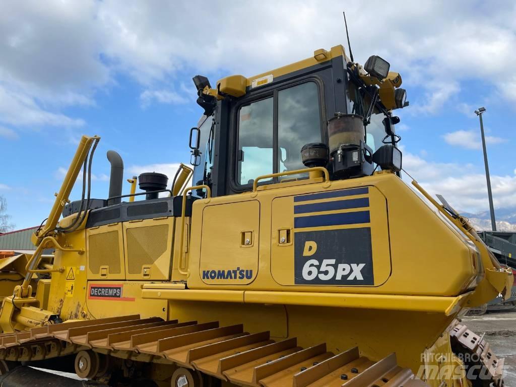 Komatsu D65PX-18 Buldozer sobre oruga