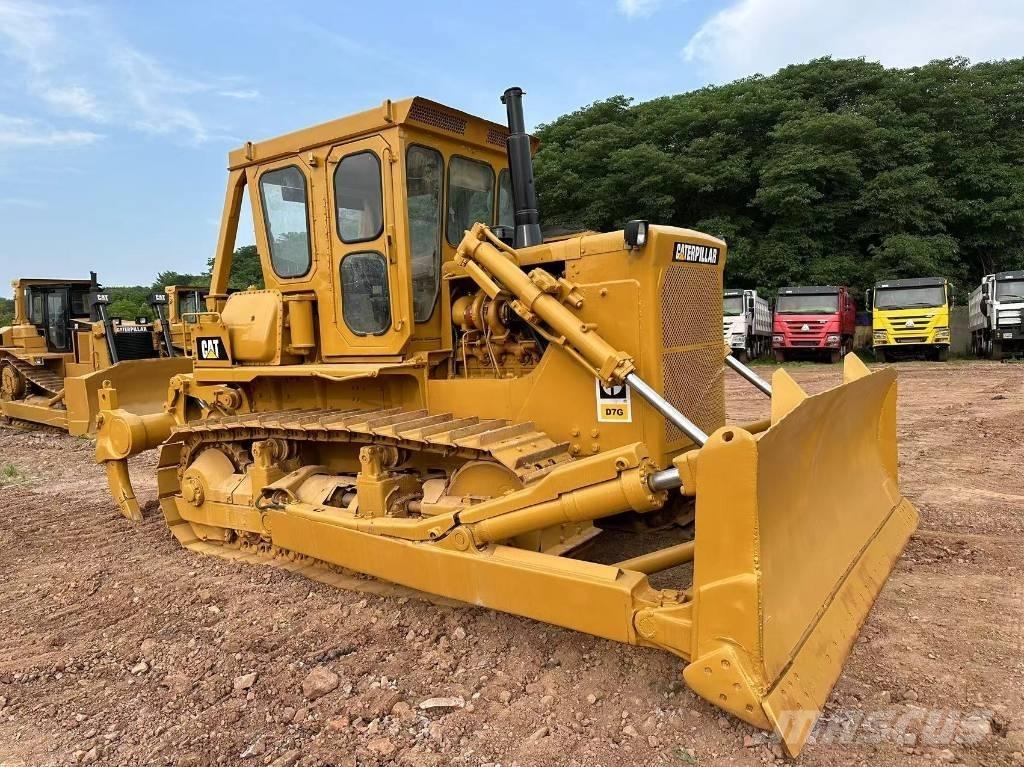 CAT D7G Buldozer sobre oruga