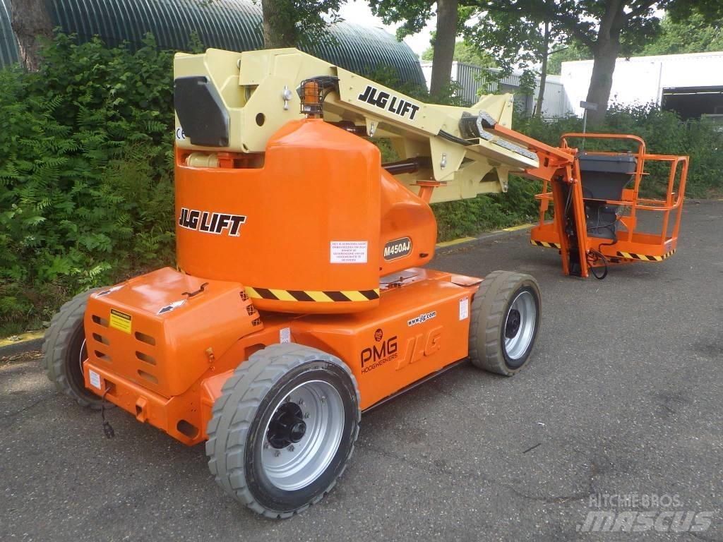 JLG M450AJ Plataforma de trabajo articulada